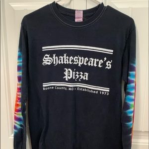 Shakespeare’s pizza long sleeve size small